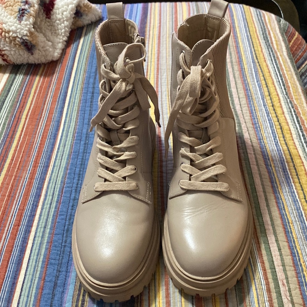 Lace up utility boots